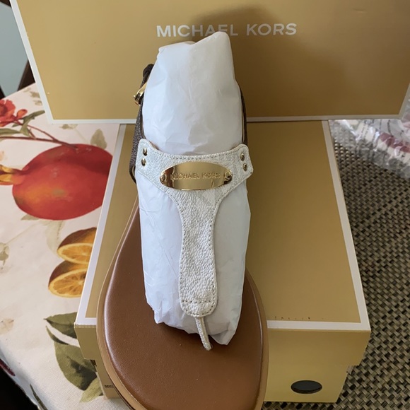 MK plate thong Mini MK logo PVC - Picture 2 of 5